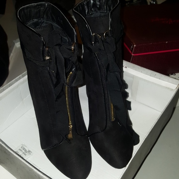 Boots - Picture 7 of 7